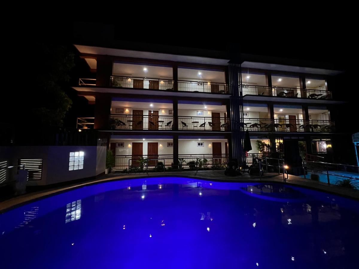 Rufana Suites Moalboal Bagian luar foto