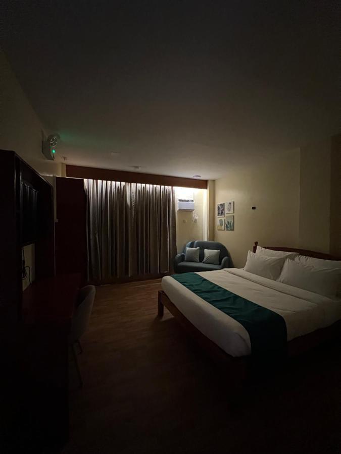 Rufana Suites Moalboal Bagian luar foto